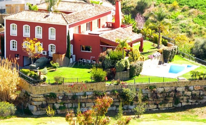 Villa for sale in La Alqueria, Benahavis