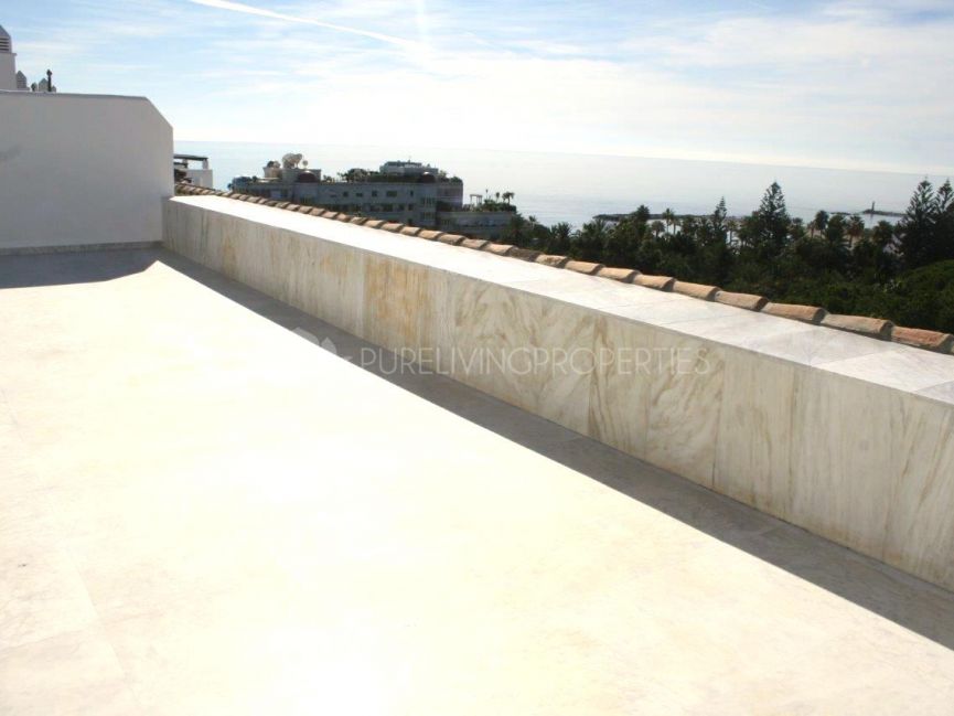 Magnificent Duplex Penthouse on the first line of the beach