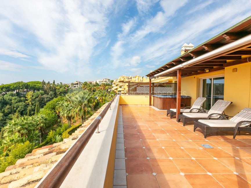 Penthouse with panoramical views to the Sea
