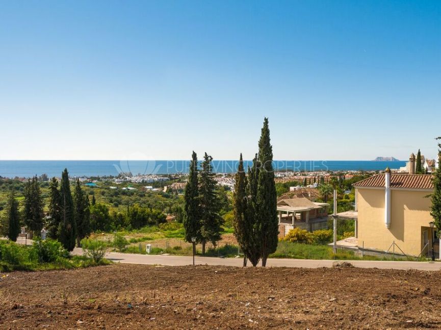 Large South west facing plot in Paraiso Alto