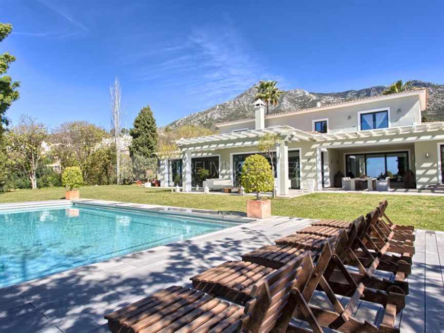 Villa for sale in Marbella Hill Club, Marbella