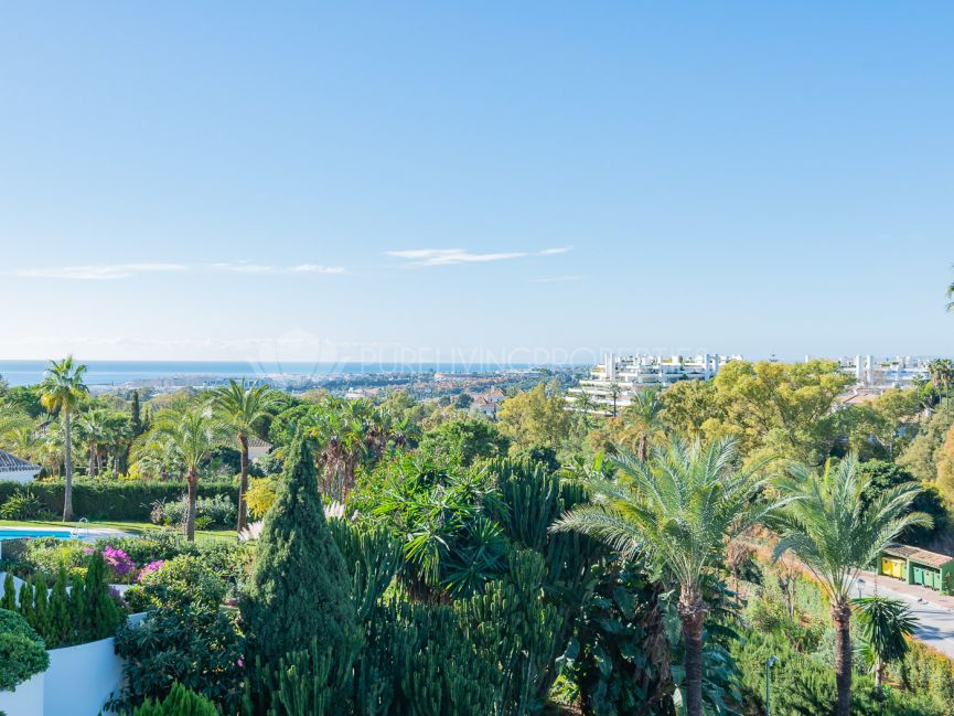 Amazing two bedroom apartment on the Golden Mile, Marbella.