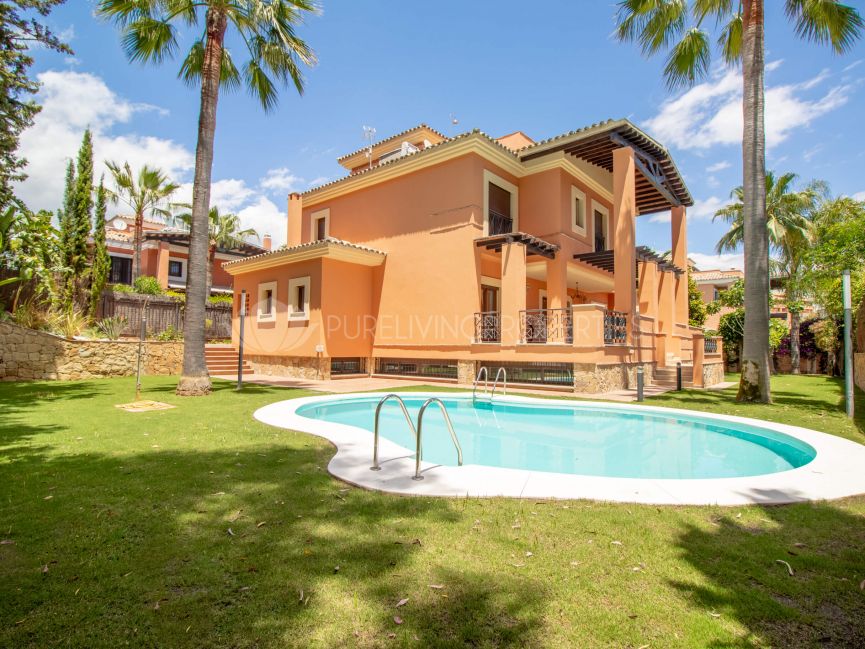 Great beachside villa located inside a gated community with 24-hour security in La Reserva de los Monteros, Marbella East.