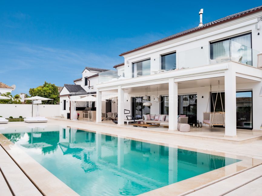 Preciosa villa recientemente renovada ubicada a unos pasos de las playas de la Milla de Oro.