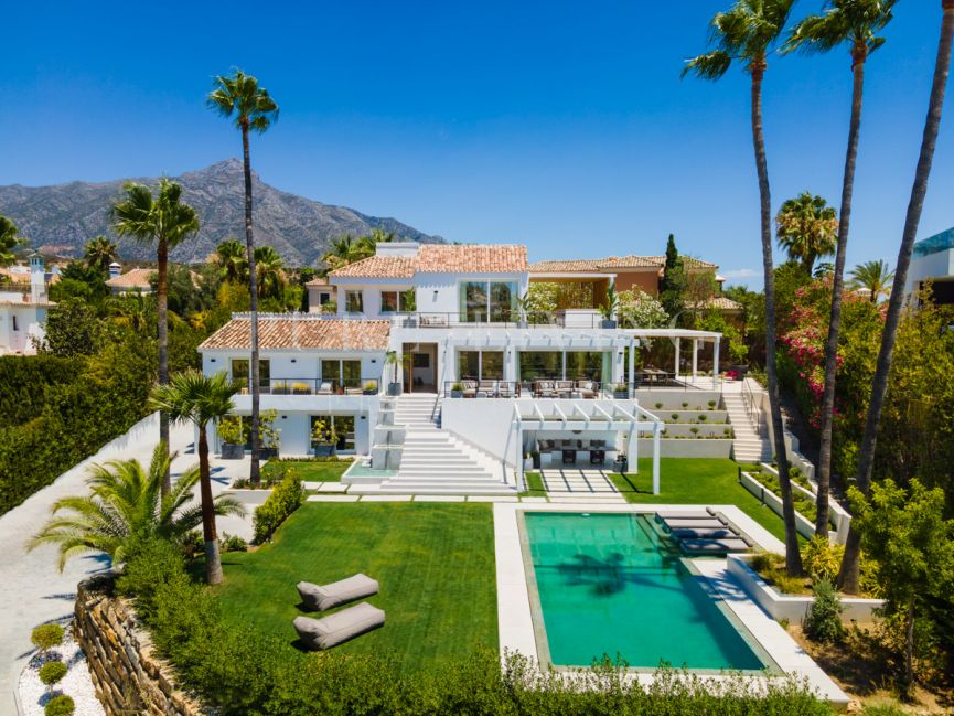 Stunning, modern family home in Nueva Andalucia