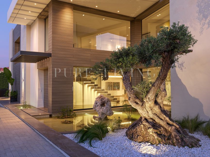 Modern family home with panoramic views in Los Flamingos