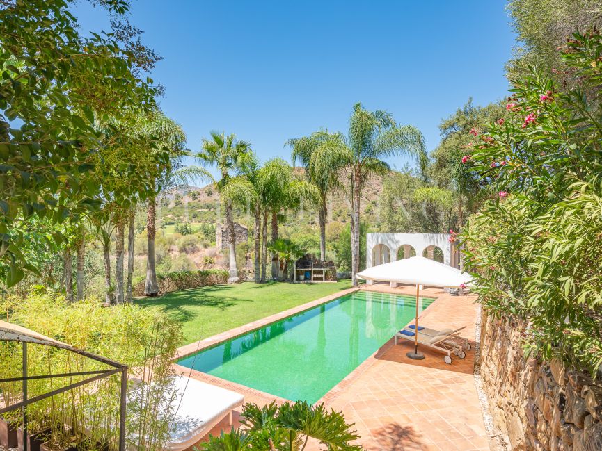 Amazing Andalusian style ‘’cortijo’’ on an over 17 thousand square meter plot