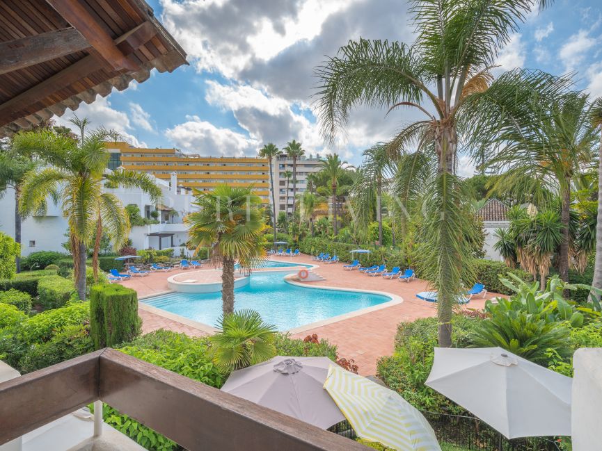 Two-bedroom apartment in Alhambra del Mar