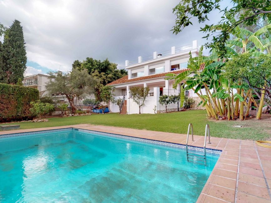 Unique detached villa with large plot in the centre of Marbella.