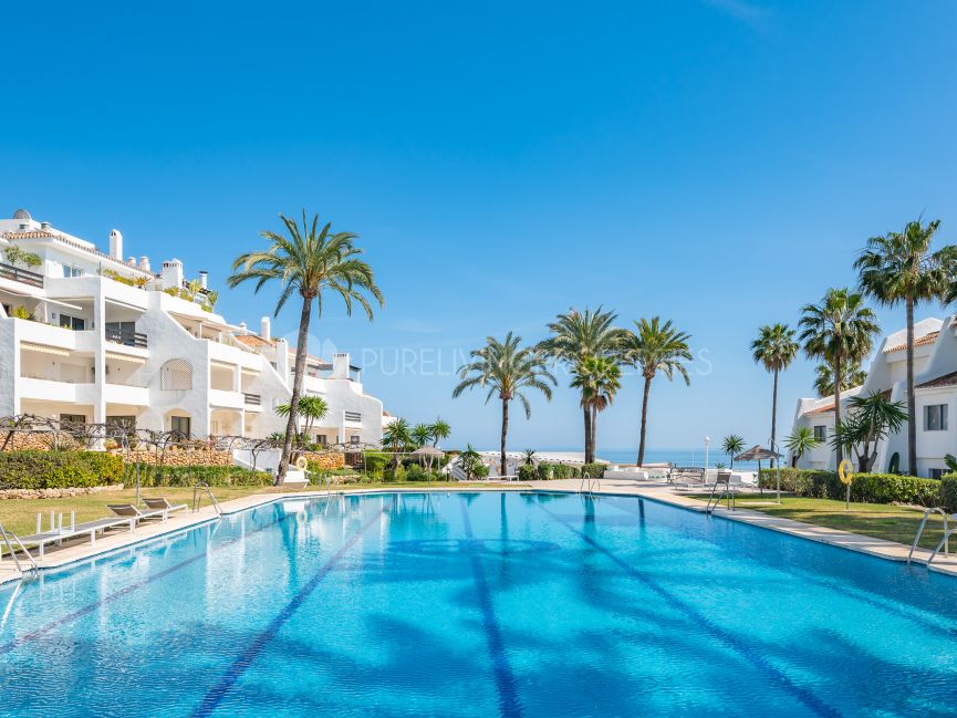 2-bedroom apartment with private garden and sea views in Coral Beach, Marbella Golden Mile