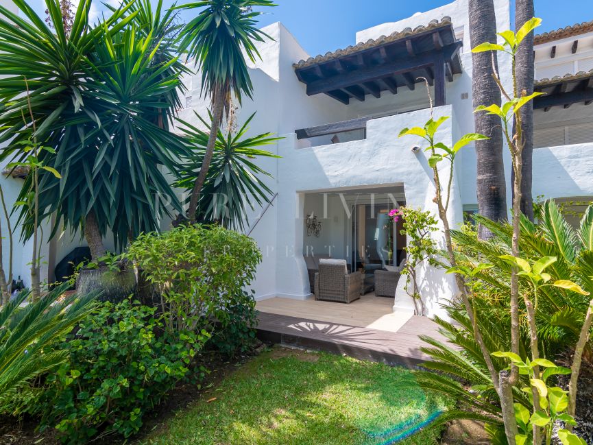 Superb beachside townhouse in Costalita