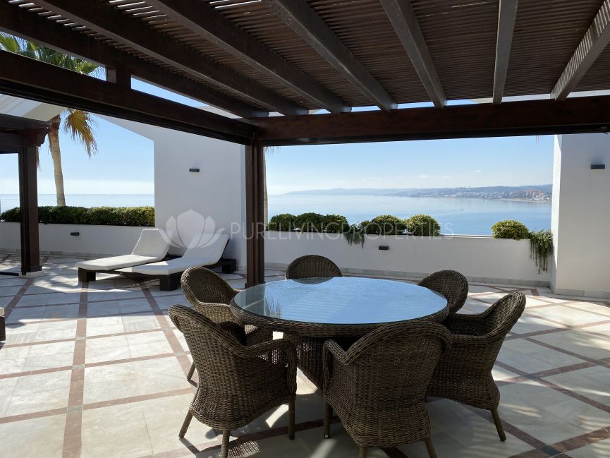 Frontline beach penthouse in Doncella Beach