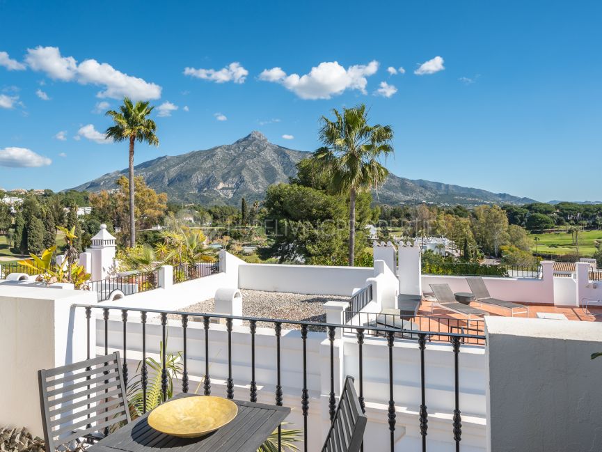 Maison de ville avec vue spectaculaire sur les montagnes à Aloha Pueblo, Nueva Andalucía