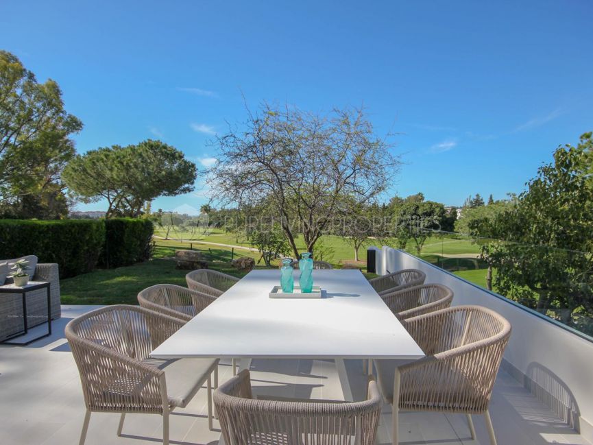 Spacious frontline golf apartment in Alcores del Golf
