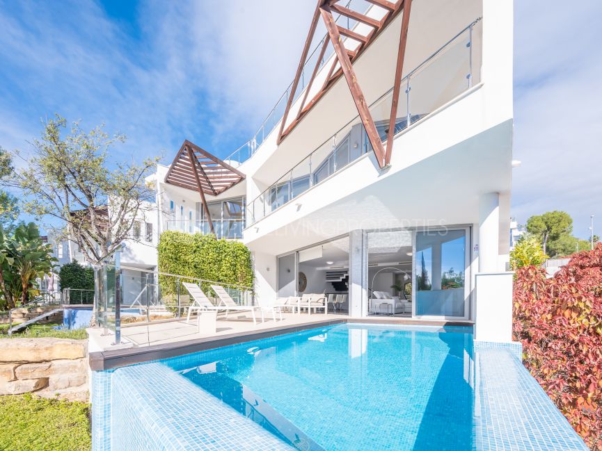 Townhouse in Sierra Blanca with panoramic views.