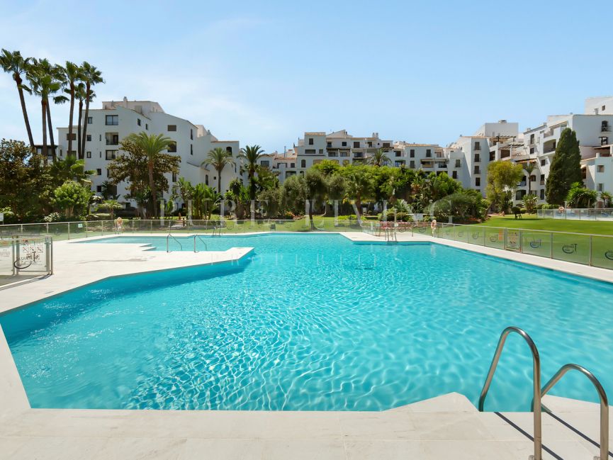 A three bedroom apartment in Jardines del Puerto