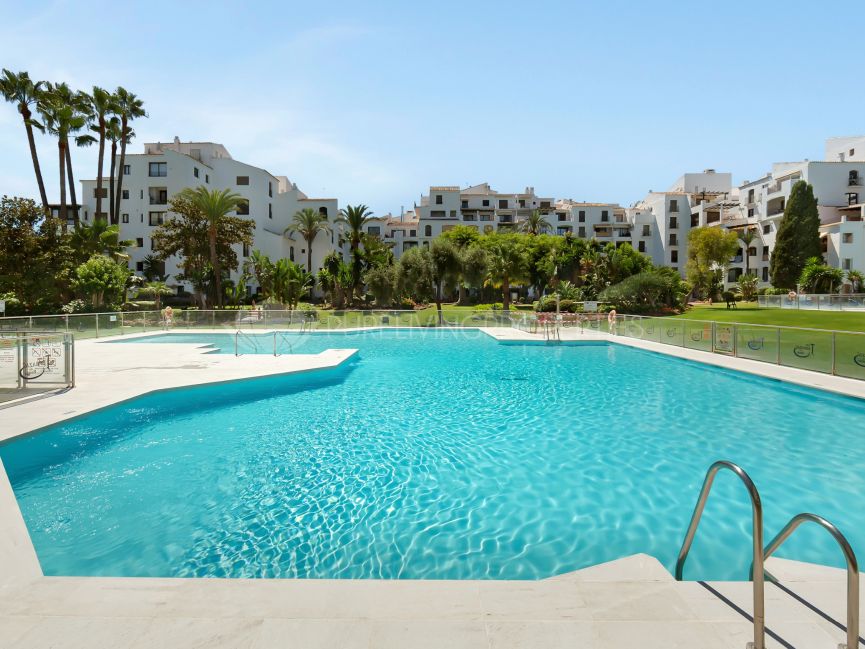 A three bedroom apartment in Jardines del Puerto