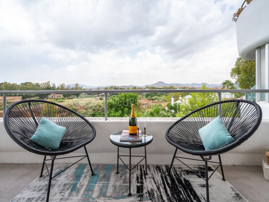 A luxurious renovated one bedroom apartment in Guadalmina Alta