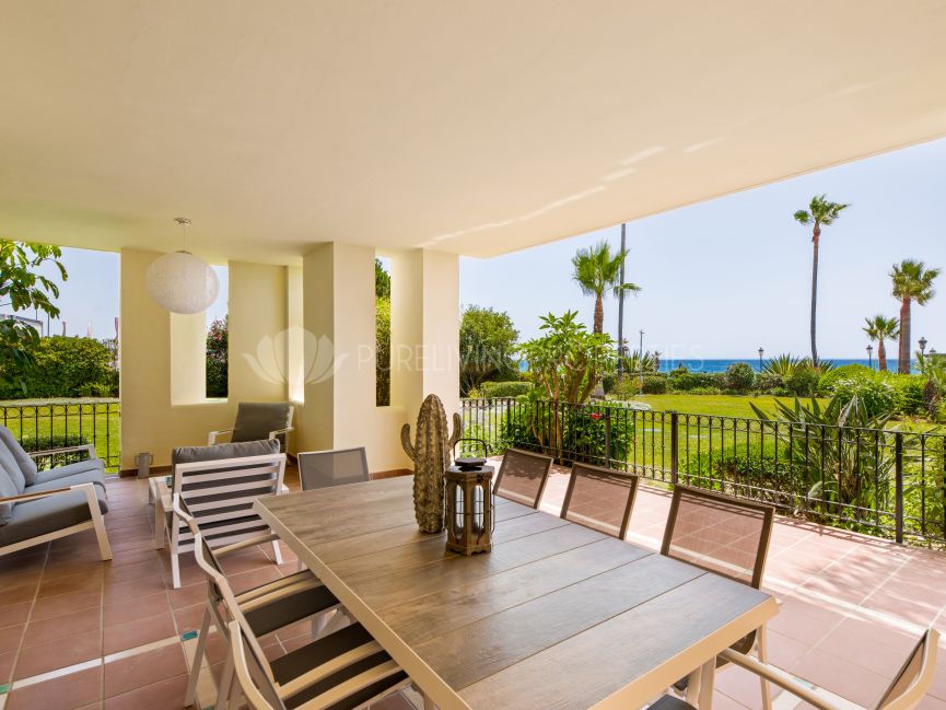 Frontline beach ground floor apartment in Bahia del Velerin, Estepona
