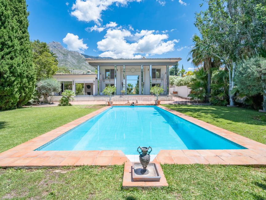 Villa for sale in Marbella Hill Club, Marbella Golden Mile