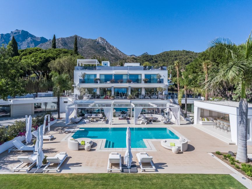 Exceptional contemporary eight bedroom villa with sea views on Cascada de Camojan
