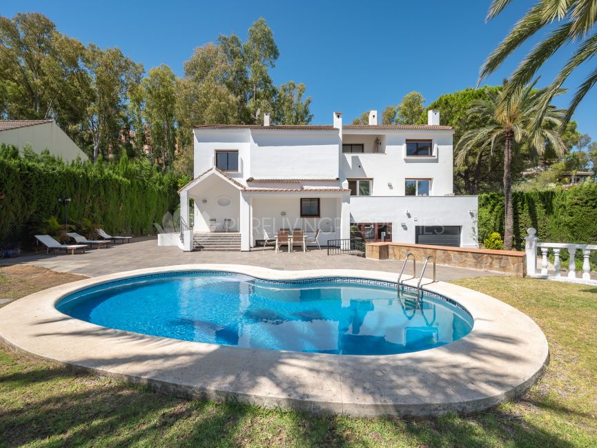 Five bedroom villa in the heart of Nueva Andalucia