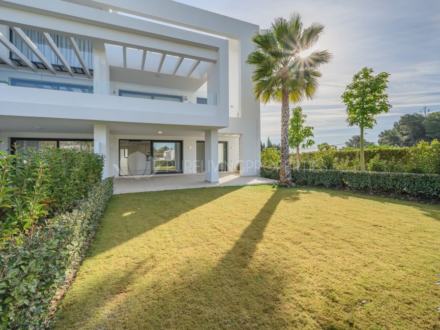 Ground Floor Apartment for sale in Las Terrazas de Atalaya, Estepona