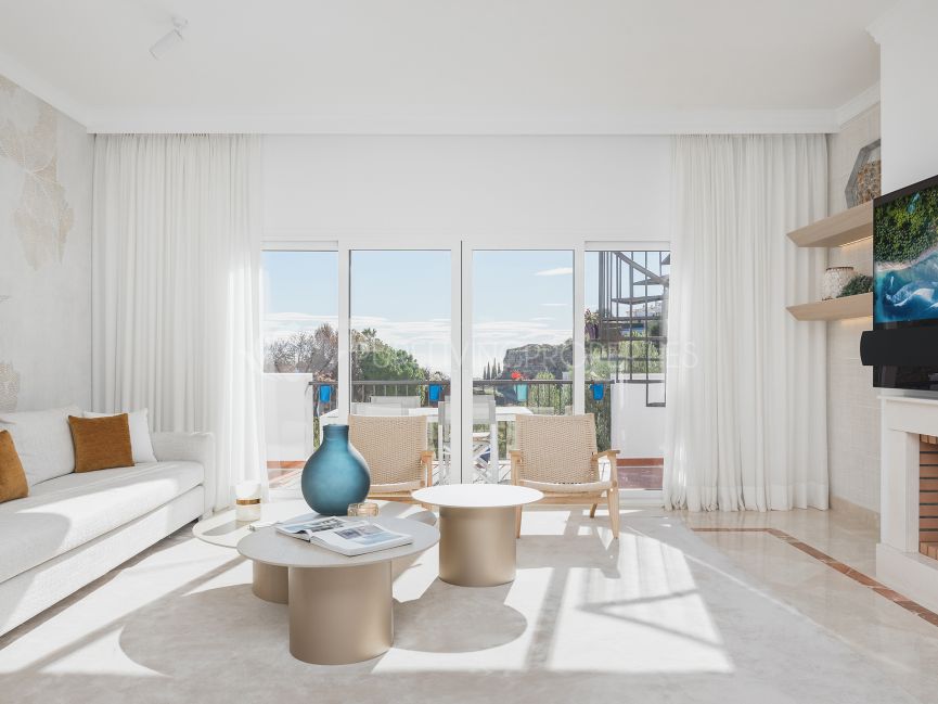 New andalusian style duplex apartment in Benahavis