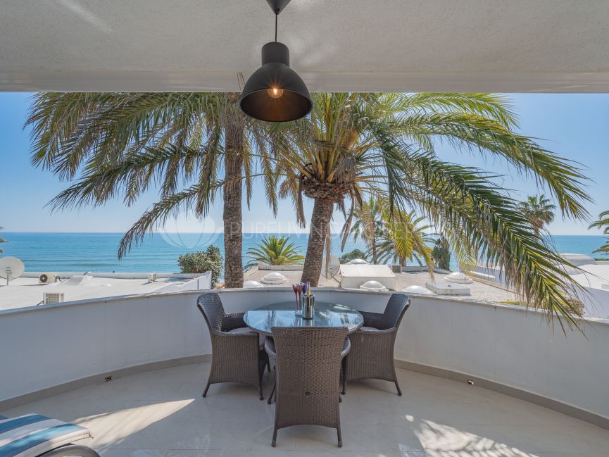 Stunning beachside townhouse in Oasis Club