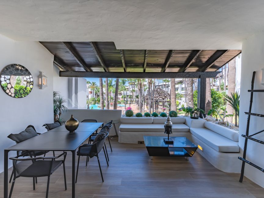 Recently renovated three bedroom apartment in Marina Puente Romano