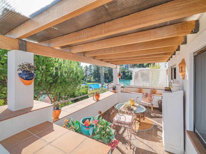 Townhouse ideal for a family in gated community of Señorio de Marbella