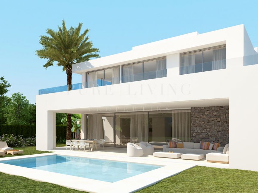 Stunning Villa with beautiful landscaped gardens and private pool in Rio Real, Marbella East