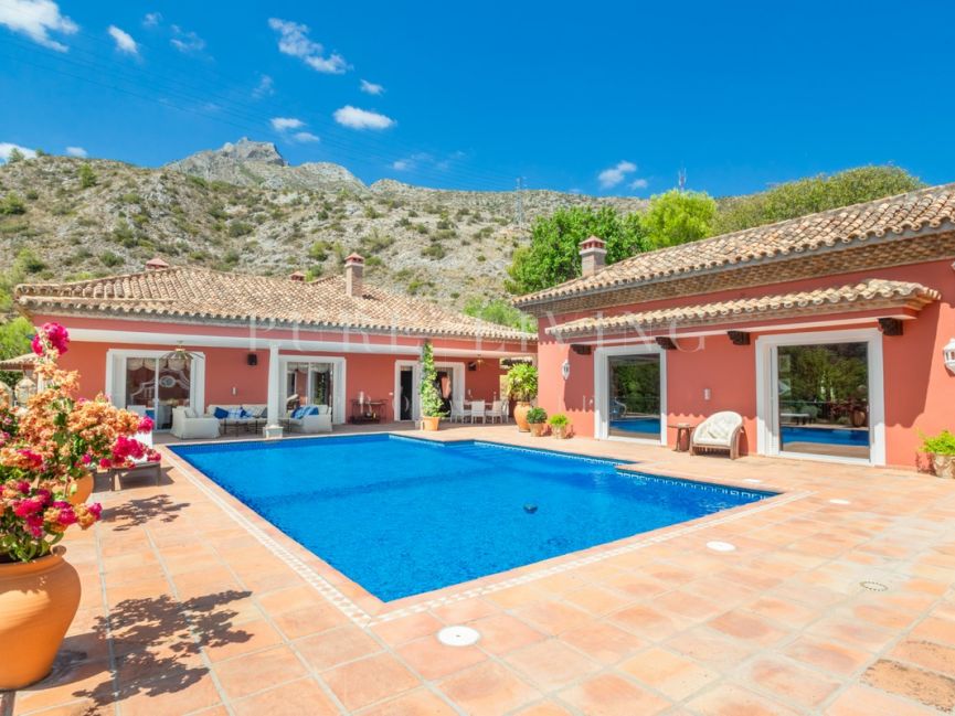 Gran Villa con encanto con vistas a la montaña y al mar en las colinas de Sierra Blanca