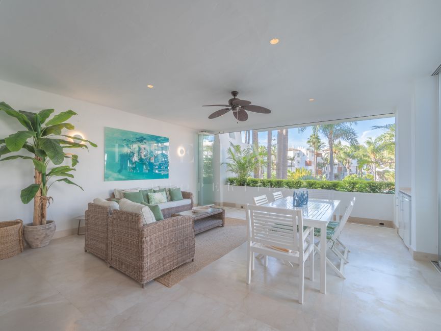 Newly refurbished 3-bedroom apartment in Puente Romano