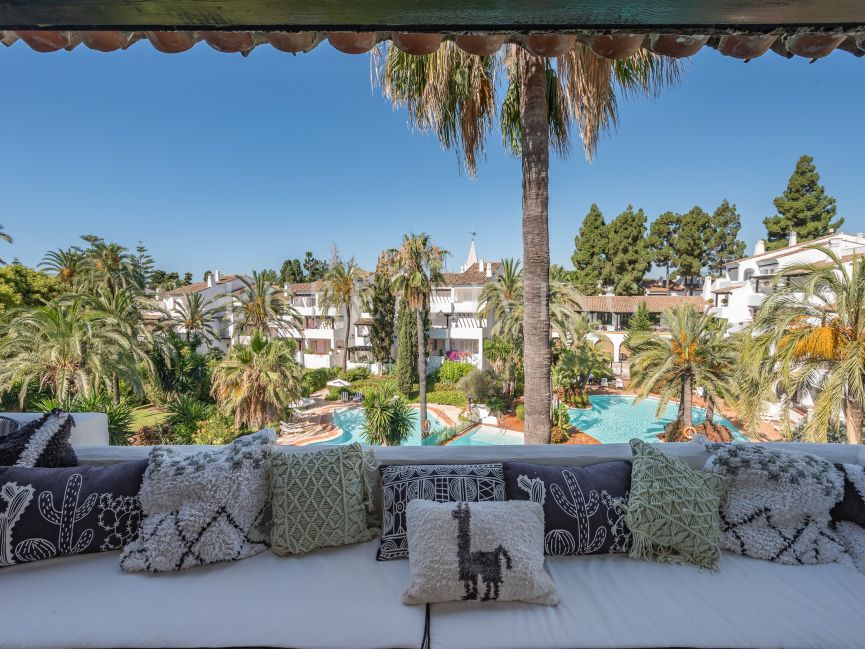 Renovated beachside Penthouse in Puente Romano Phase II