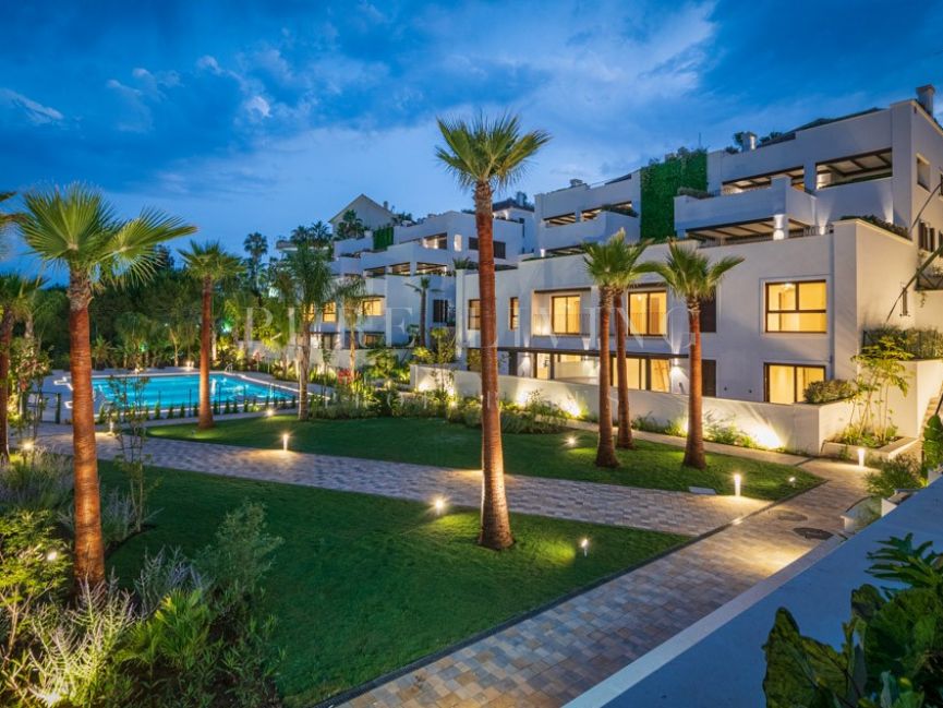 Impresionante ático dúplex de tres dormitorios en Lomas del Rey, Milla de Oro de Marbella