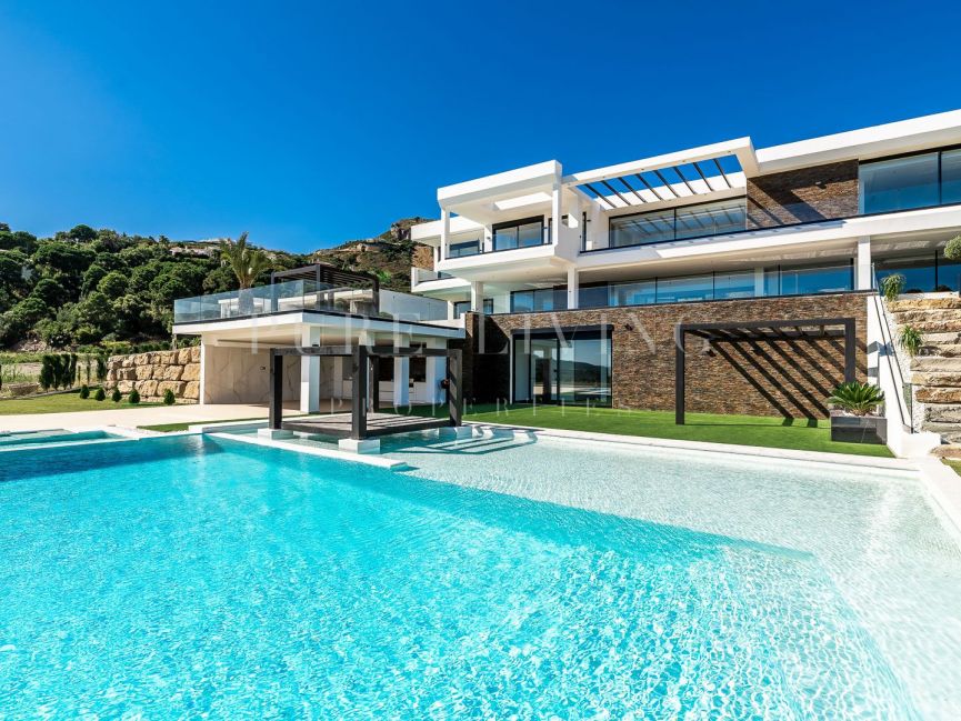 Villa de estilo moderno de nueva construcción en el Marbella Club Golf Resort.