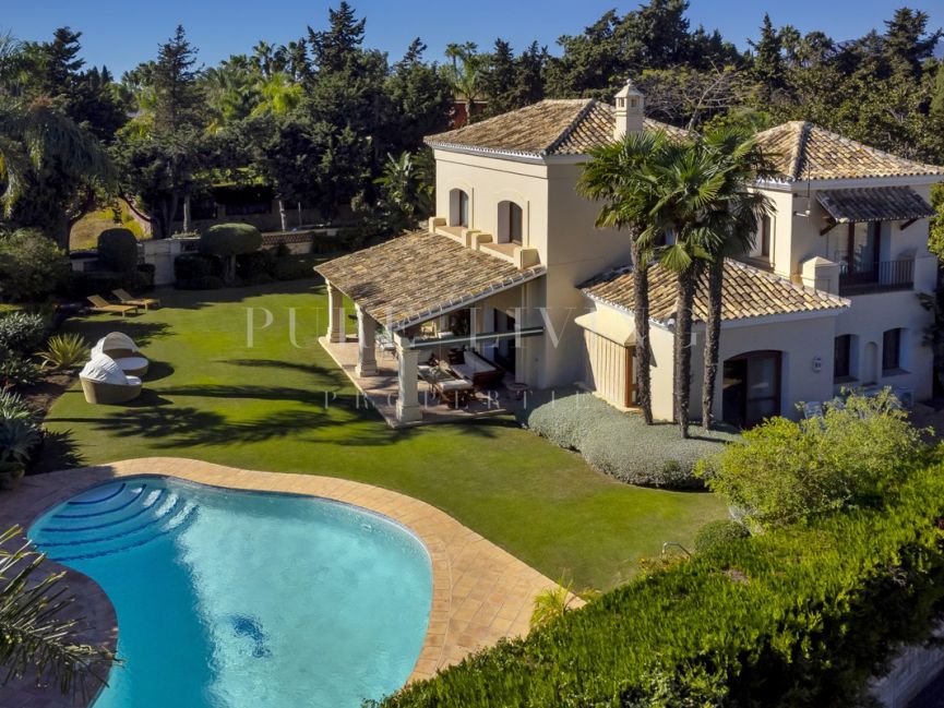 Villa de estilo mediterráneo llena de carácter y encanto en la prestigiosa Guadalmina Baja