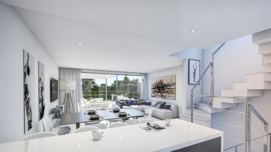Townhouse for a cosmopolitan lifestyle by the sea in Estepona
