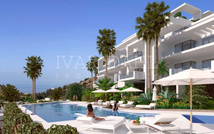 Nya moderna lägenheter och takvåningar med panoramautsikt över havet, endast 10 min från Marbella.