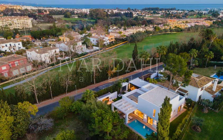 Zeitgenössische Villa neben dem Golfplatz Guadalmina, San Pedro Alcantara, Marbella