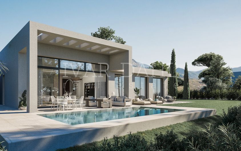 Neue moderne Villa auf einer Ebene, mit Meer- und Golfblick in Benahavis, Costa del Sol, Malaga