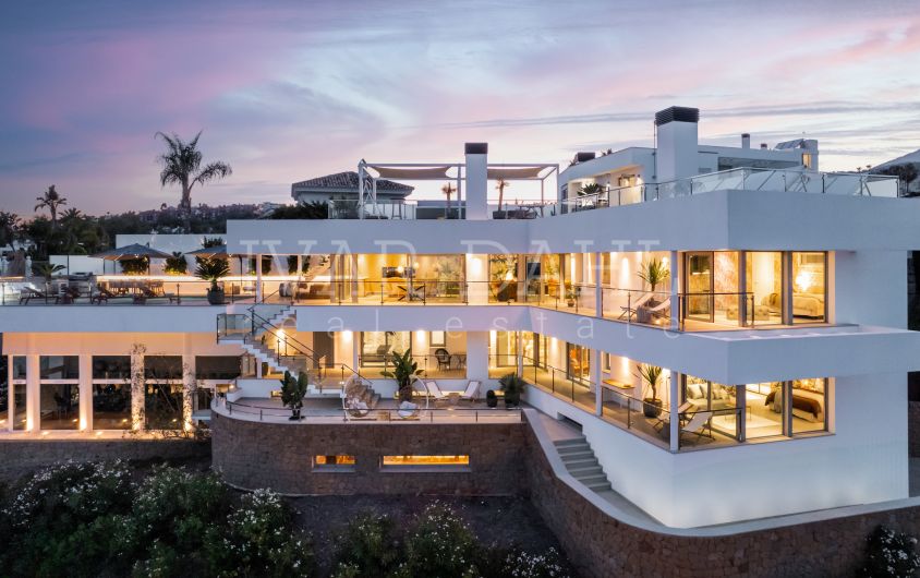 Modern villa med panoramautsikt över havet, bergen och golfen på La Qunta Resort, Benahavis