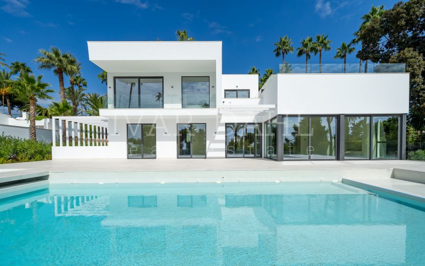 Neue moderne Villa zum Verkauf in El Paraiso Alto, Benahavis
