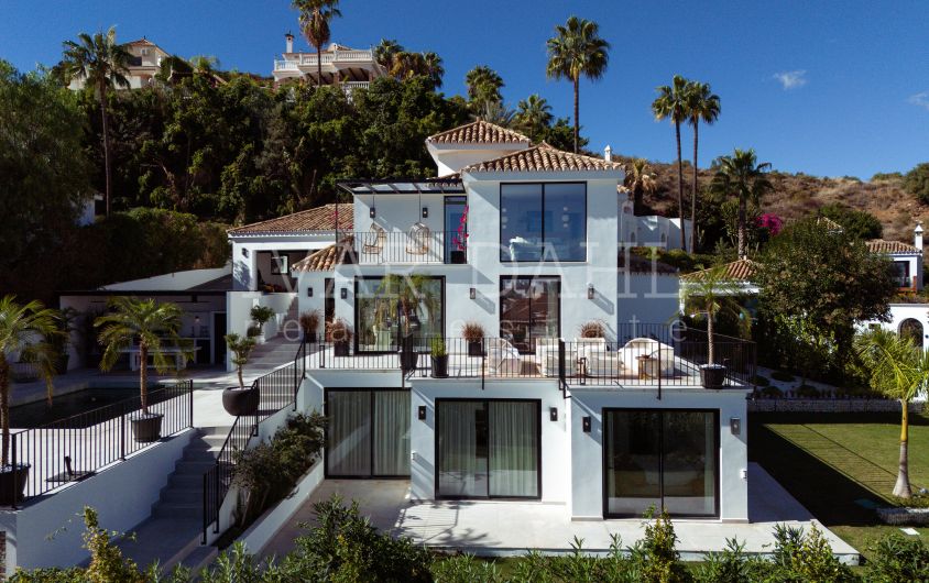Zeitgenössische Luxusvilla zum Verkauf in Golf Valley, Nueva Andalucia, Marbella
