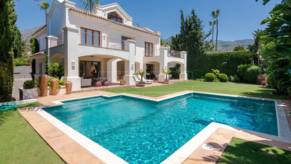 Marbella Golden Mile, Preciosa villa familiar con encanto andaluz en Balcones de Sierra Blanca