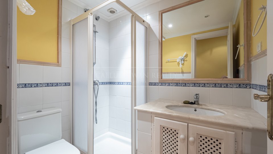 Marbella - Puerto Banus, Appartement spacieux en première ligne de plage à Puerto Banus