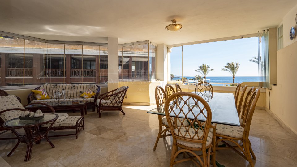 Marbella - Puerto Banus, Appartement spacieux en première ligne de plage à Puerto Banus