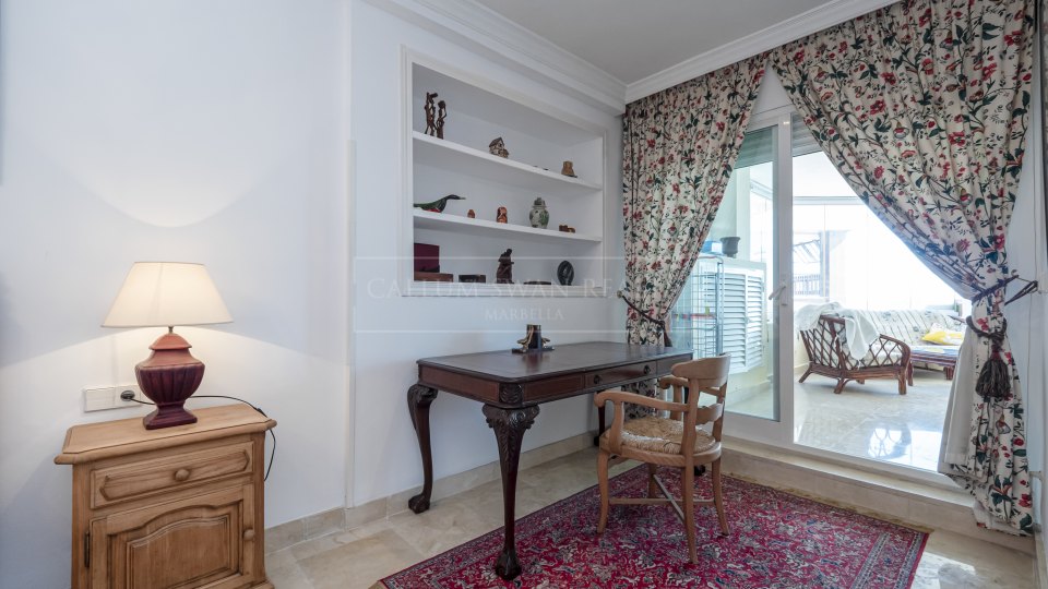 Marbella - Puerto Banus, Appartement spacieux en première ligne de plage à Puerto Banus
