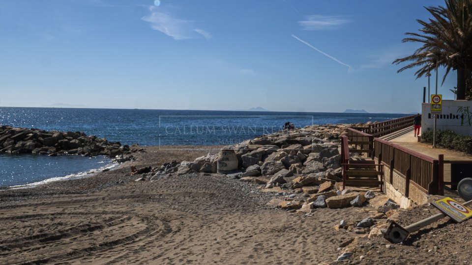 Marbella - Puerto Banus, Appartement spacieux en première ligne de plage à Puerto Banus